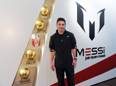 Messi, kendi adına kurulan serginin açılışını gerçekleştirdi