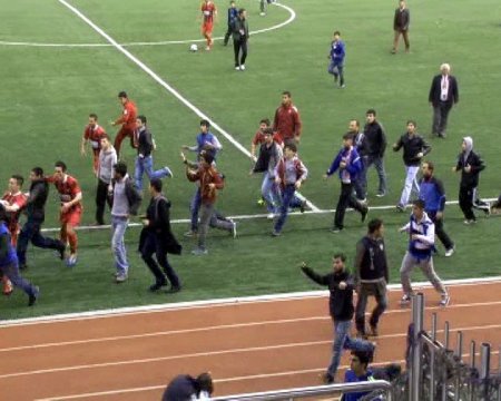 Mete Kalkavan’ın yönettiği maçta olay