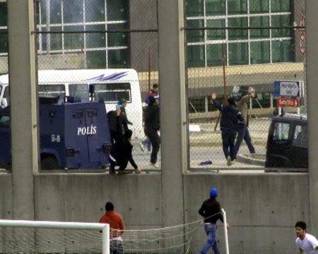 Mete Kalkavan’ın yönettiği maçta olay