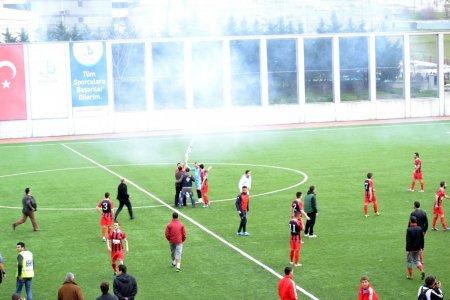 Mete Kalkavan’ın yönettiği maçta olay