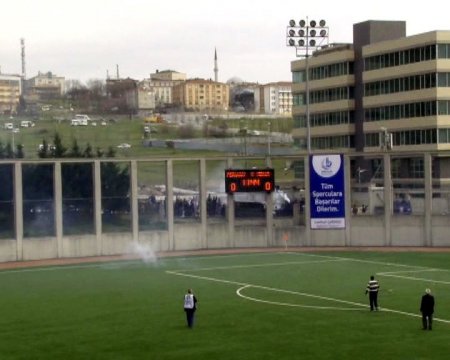 Mete Kalkavan’ın yönettiği maçta olay