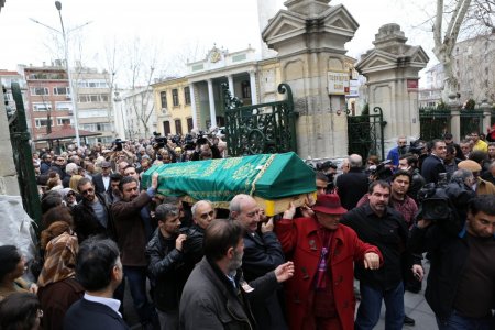 Metin Serezli'yi sanatçı dostları uğurladı