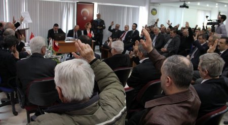 Metin Sinecek'e güven oyu