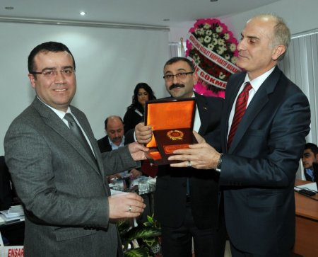 Metin Sinecek'e güven oyu