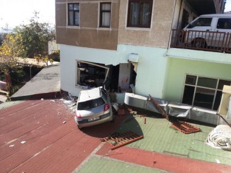 Metrelerce uçup kafeye girdi