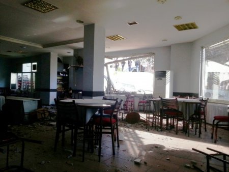 Metrelerce uçup kafeye girdi