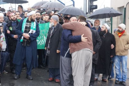 Metris Cezaevi önünde tahliye sevinci