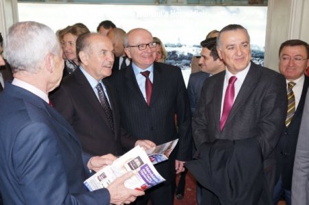 Metrobüs yoğunluğuna 'yan'dan çözüm