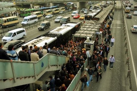 Metrobüsler tıklım tıklım ama yolcu tercihinde yedinci sırada