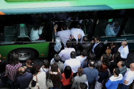 Metrobüsler tıklım tıklım ama yolcu tercihinde yedinci sırada