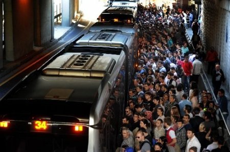 Metrobüsler tıklım tıklım ama yolcu tercihinde yedinci sırada
