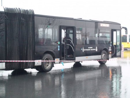 Metrobüste kalbine yenik düştü
