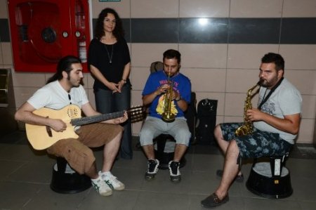 'Metroda Sanat' etkinliği Adanalıların yoğun ilgisini çekti