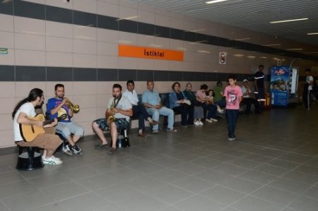 'Metroda Sanat' etkinliği Adanalıların yoğun ilgisini çekti