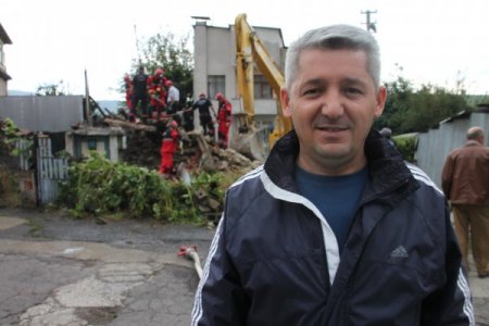 Metruk bina kontrollü olarak yıkıldı