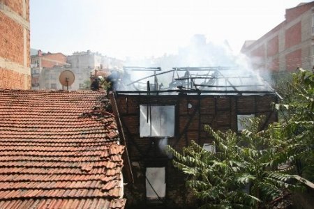 Metruk bina yangınında tinerci şüphesi