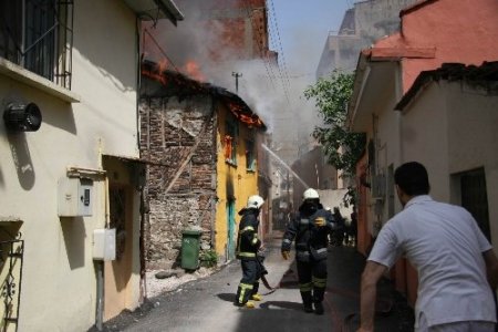 Metruk bina yangınında tinerci şüphesi