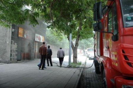 Metruk Binada Çıkan Yangın Korkuttu