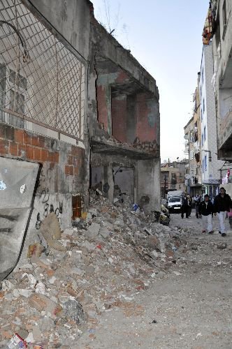 Metruk Binada Meydana Gelen Göçük Korkuttu
