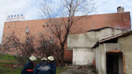 Metruk binadaki yangın korkuttu