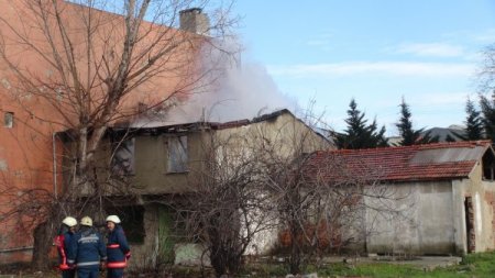 Metruk binadaki yangın korkuttu