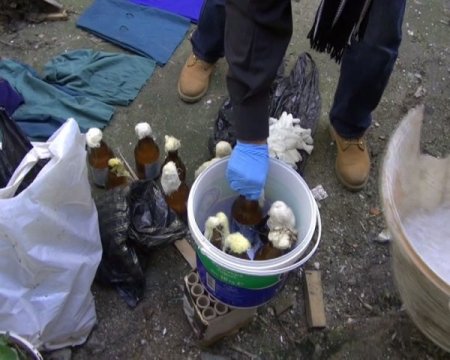 Metruk binadan molotof ve patlayıcı malzemeleri çıktı (Özel)