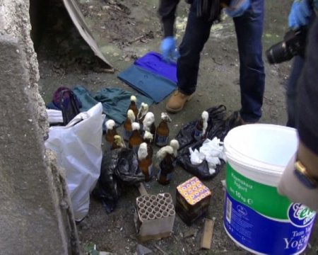 Metruk binadan molotof ve patlayıcı malzemeleri çıktı (Özel)