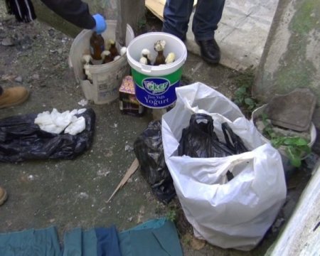 Metruk binadan molotof ve patlayıcı malzemeleri çıktı (Özel)