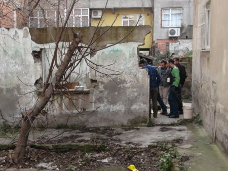 Metruk binadan molotof ve patlayıcı malzemeleri çıktı (Özel)