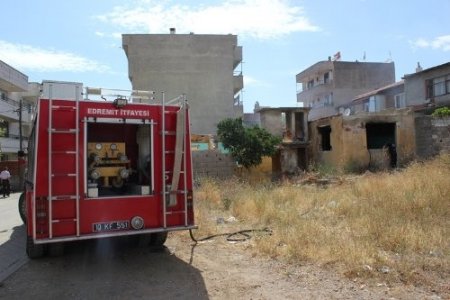 Metruk evde çıkan yangın, paniğe neden oldu