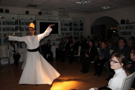 Mevlana gecesinde Rus ve Türkler birlikte ney üfledi