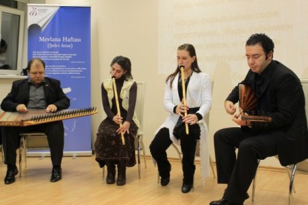 Mevlana gecesinde Rus ve Türkler birlikte ney üfledi