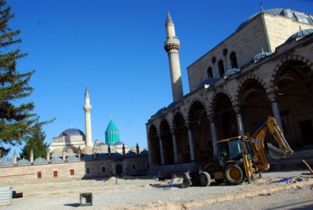Mevlana Türbesi'nin çevresi güzelleşiyor