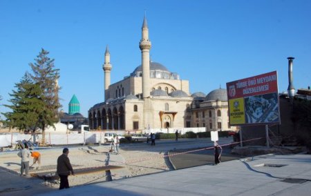 Mevlana Türbesi'nin çevresi güzelleşiyor