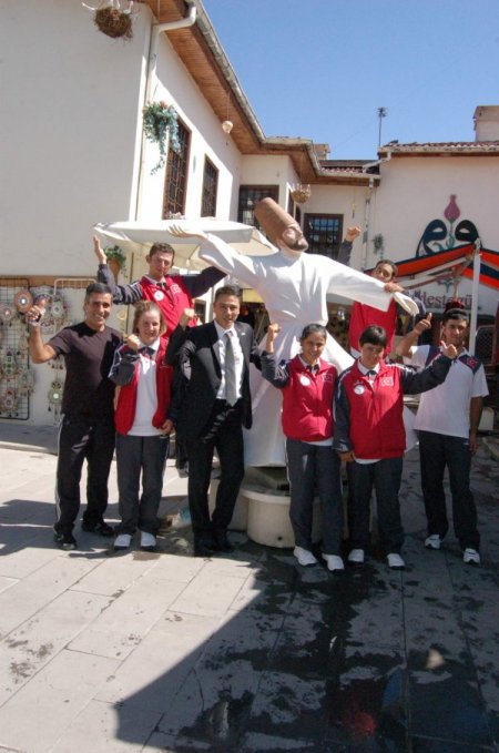 Mevlana’ya gittiler şampiyonluk için dua ettiler