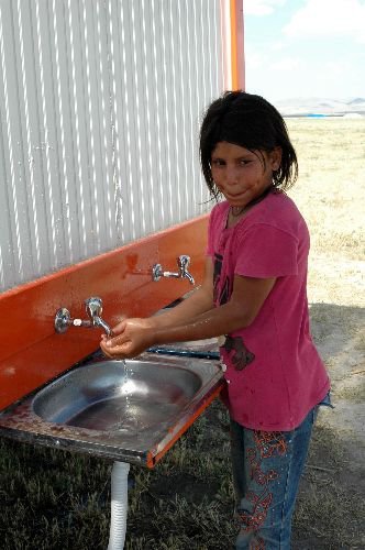 Mevsimlik İşçiler, Güneş Enerjili Seyyar Tuvalet Ve Banyoya Kavuştu