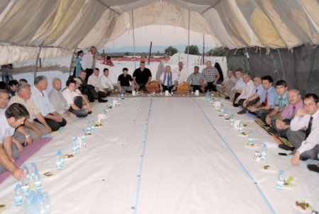 Mevsimlik Tarım İşçilerine Çadır Kentte İftar