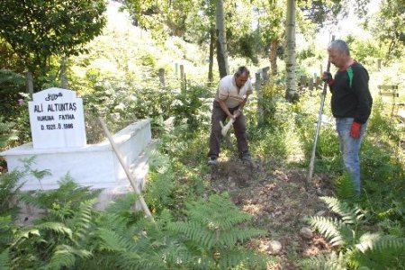 Mezarcılar: Bir gün bizim de mezarımızı kazacaklar