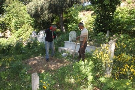 Mezarcılar: Bir gün bizim de mezarımızı kazacaklar