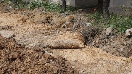 Mezardan top mermisi çıktı