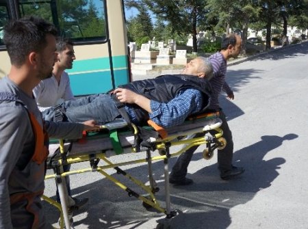 Mezarlık içinde araçlar çarpıştı: 2'si ağır, 5 yaralı