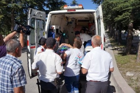 Mezarlık içinde araçlar çarpıştı: 2'si ağır, 5 yaralı