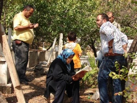 Mezarlık Ziyaretinde Eşiyle Helalleşti