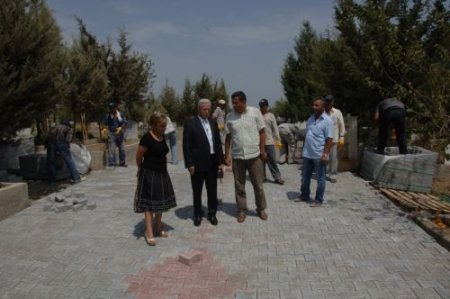 Mezarlıklar Toz Ve Çamurdan Kurtuluyor