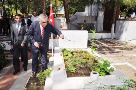 Mezarlıklarda Bayram Yoğunluğu