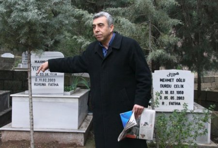 Mezarlıkta basın açıklaması yaptı