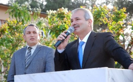 Mezun olduğu okulda öğrencilerle bir araya geldi