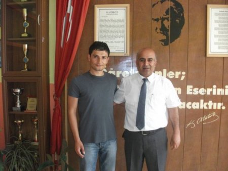 Mezun Olduğu Okulu Doktor Olarak Ziyaret Etti, Öğrencilere Aşı Yaptı