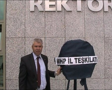 MHP, çözüm sürecine destek veren rektörü protesto etti