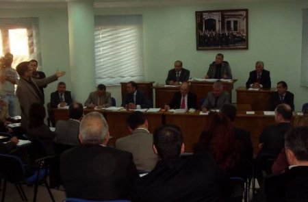 Mhp Belediye Meclisi Üyesinin 'fırınlar Denetlenmiyor' Sözü Chp'li Belediye Başkanını Kızdırdı